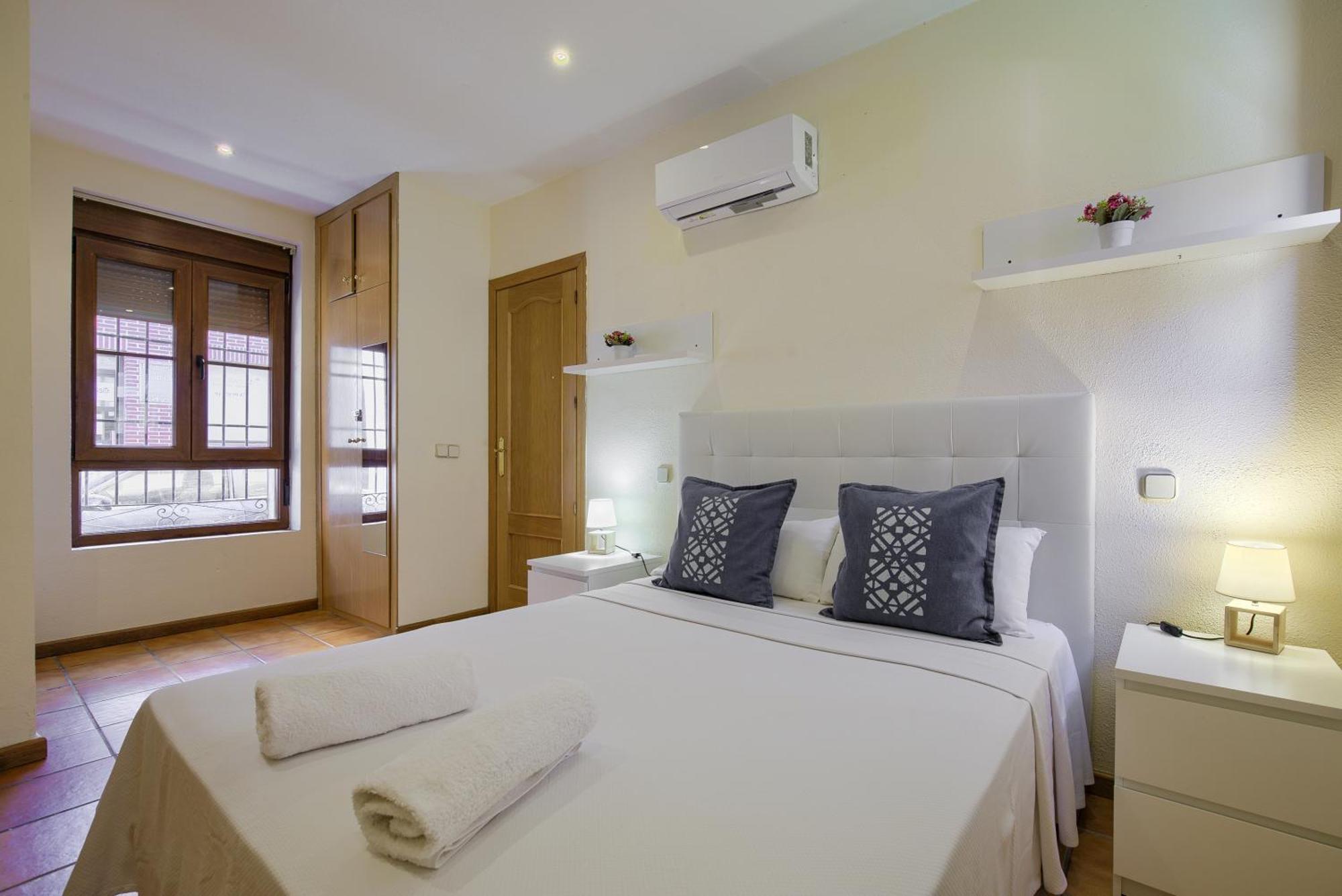 Casona 44 - Apartamento Para 2 Con Wifi, Ac Y Patio Exterior Alcalá de Henares Esterno foto